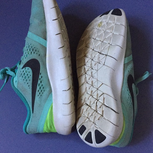 Nike Free Runs - Picture 5 of 5